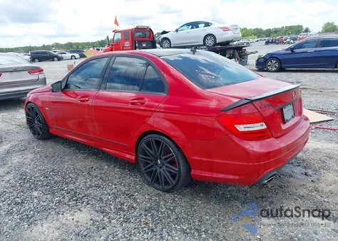 2012 Mercedes-Benz C 250 Luxury/Sport z USA, uszkodzony, nr VIN WDDGF4HB3CR228171